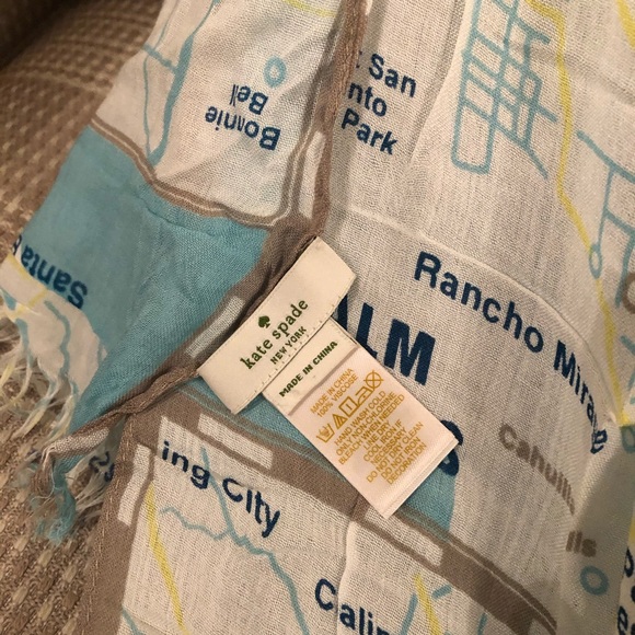💥SOLD💥RARE Kate Spade Off The Map Scarf EUC - Picture 4 of 7
